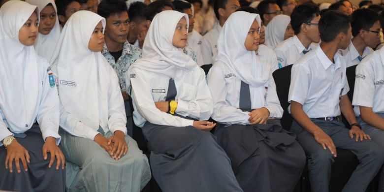 Dalam rangka membina siswa SMA berprestasi menjadi generasi cerdas, kompetitif dan berkarakter, Kemendikbud melalui Direktorat Jenderal Pendidikan Dasar dan Menengah menyelenggarakan kegiatan Apresiasi Siswa Berprestasi (ASB) yang berlangsung 13-16 Desember 2018 di Jakarta.