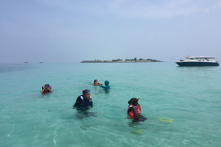 Snorkling di Maldives.