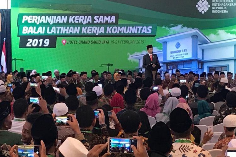 Presiden Joko Widodo, Rabu (20/2/2019) pagi, menghadiri penandatanganan perjanjian kerjasama balai latihan kerja komunitas tahap 1 di Hotel Grand Sahid Jaya, Jakarta. 