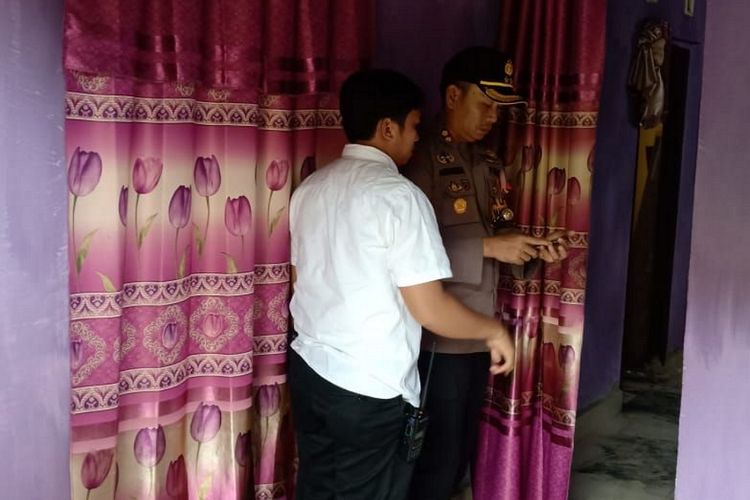 Kapolres Palopo bersama Kasat Reskrim saat mendatangi lokasi kejadian, Selasa (28/05/2019).