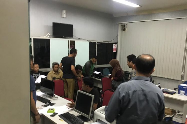 Tim Saber Pungli Polresta Barelang melakukan operasi tangkap tangan (OTT) di Dinas Perikanan Kota Batam, Kepulauan Riau, Selasa (27/8/2019) malam tadi.