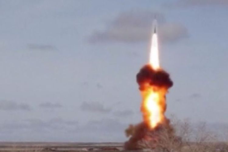 Dalam video yang dirilis Kementerian Pertahanan Rusia Senin (2/4/2018), Kremlin berhasil meluncurkan sistem pertahanan udara baru yang diyakini bisa menangkis rudal berhulu ledak nuklir.