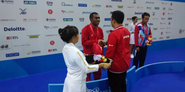 Marinus Melianus Yowey berhasil memecahkan rekor Asia di ASEAN Para Games 2015 cabang renang gaya Dada 100 meter putra kategori SB13