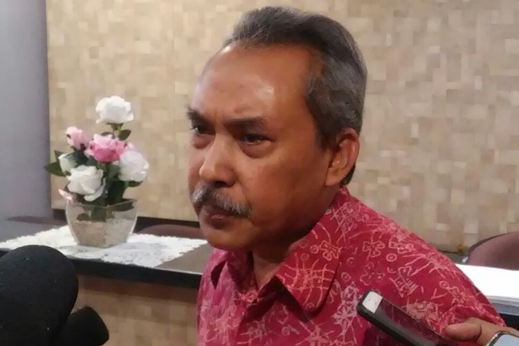 Pengamat Politik LIPI Syamsuddin Haris usai konferensi pers Civitas LIPI Tolak Revisi UU KPK di Kantor LIPI, Jalan Gatot Subroto, Jakarta Selatan, Selasa (10/9/2019).