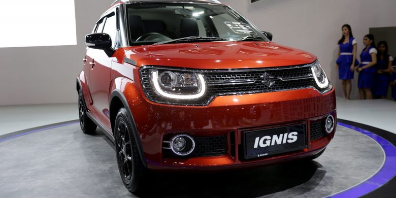 Suzuki Ignis dipamerkan saat ajang Indonesia International Motor Show (IIMS) 2017 di JI Expo, Kemayoran, Jakarta, Jumat (28/4/2017). Ajang pameran otomotif terbesar di Indonesia ini akan berlangsung hingga 7 Mei mendatang. KOMPAS IMAGES/KRISTIANTO PURNOMO