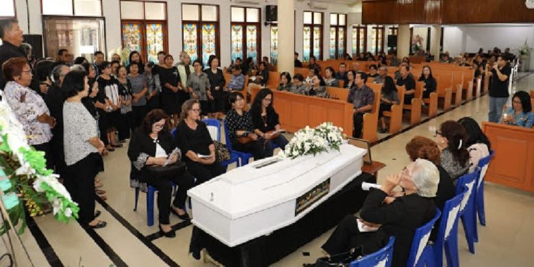 Suasana ibadah pemakaman Ibu Masye Fien Ompi di Gereja GMIM Eben Heazer Bumi Beringin, Kota Menado, Kamis (14/2/2019).