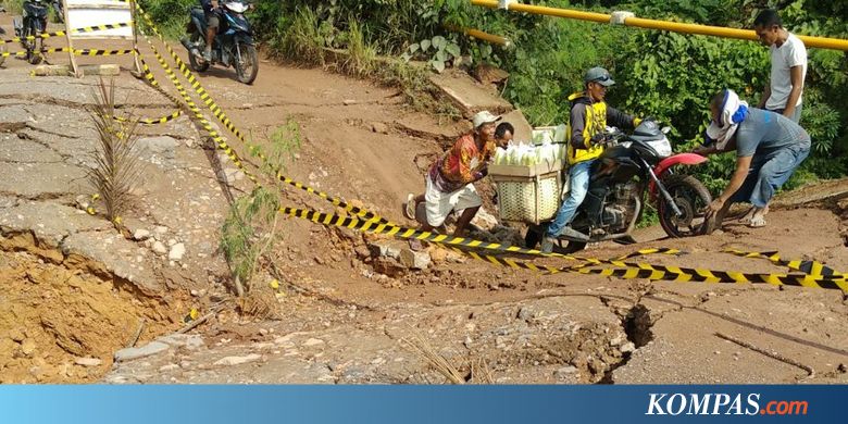 Jembatan Ambrol, Ekonomi Warga 3 Kecamatan di Tulangbawang Terganggu