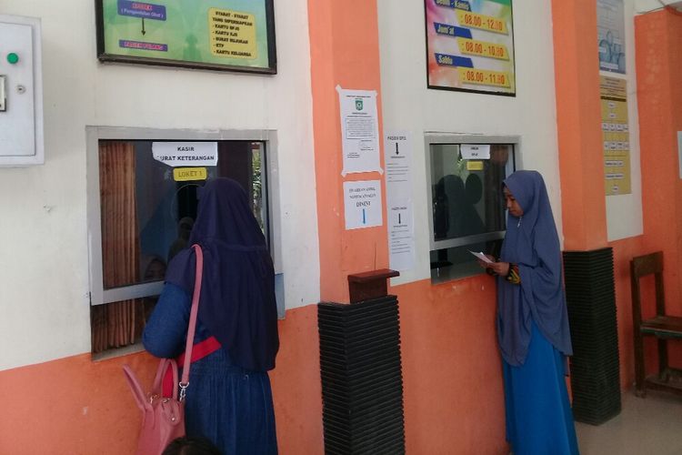 Sehari setelah aksi mogok pegawai, pelayanan di RSUD Kota Bima, Nusa Tenggara Barat (NTB), kembali normal.  Hal itu ditandai dengan dibukanya loket pelayanan untuk pasien yang datang berkonsultasi dan berobat sejak Selasa (12/3/2019) pagi.
