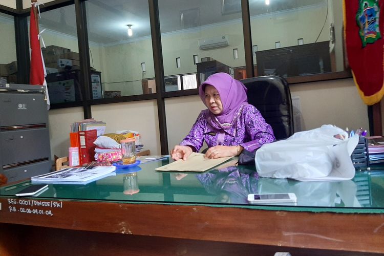 Kepala Dinas Sosial Gunungkidul Siwi Irianti  saat ditemui di kantornya Jumat (14/6/2019). 
