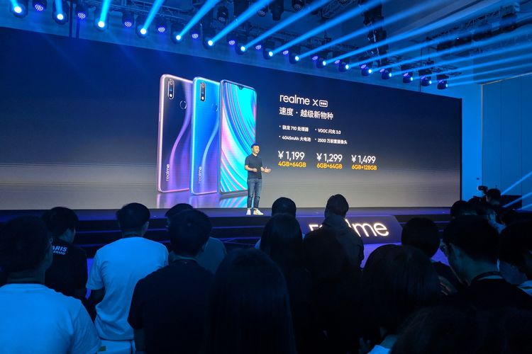 Derek Wang, Chief Product Officer Realme, saat memperkenalkan Realme X Lite di Beijing, China, Rabu (15/5/2019).