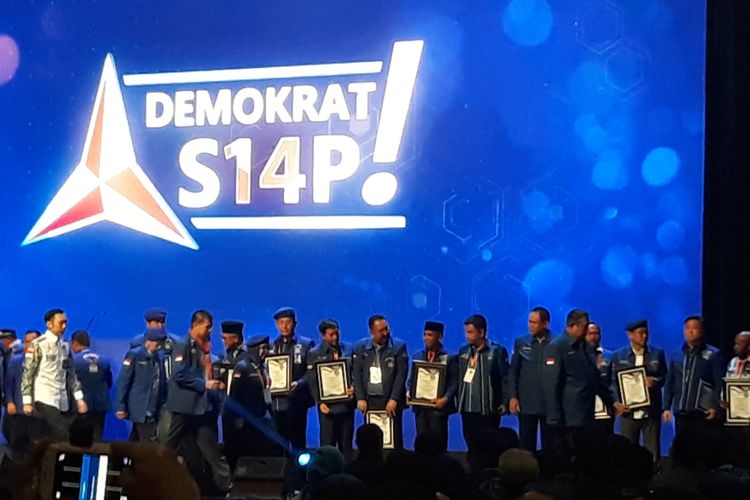 Ketua Umum Partai Demokrat Susilo Bambang Yudhoyono di atas panggung Rapimnas Demokrat di Sentul, Bogor, Jawa Barat, Minggu (11/3/2018).