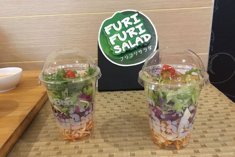 Menu baru dari Hokben yakni Furi Furi Salad dan Tokyo Salad Bowl di Jakarta, Selasa (10/4/2019). 
