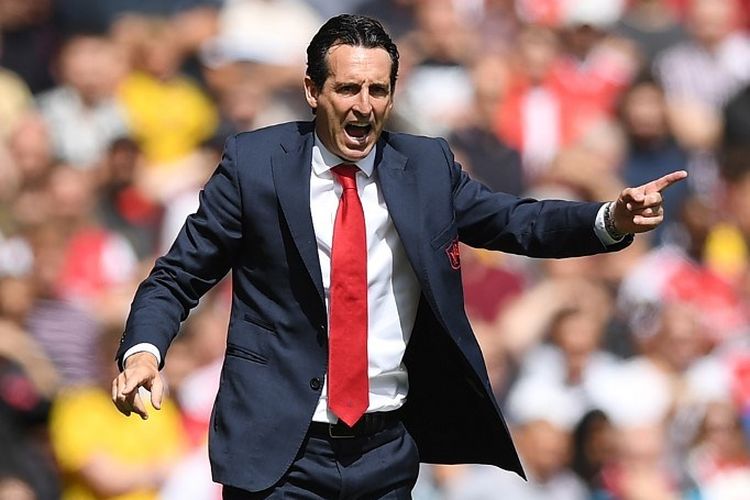 Unai Emery memberi instruksi kepada para pemainnya pada pertandingan Arsenal vs Burnley di Stadion Emirates dalam lanjutan Liga Inggris, 17 Agustus 2019. 