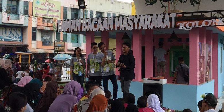 Melalui kegiatan volunteer mahasiswa pemenang Beasiswa Juara dapat berbagi dengan sesama sekaligus mengasah soft skill