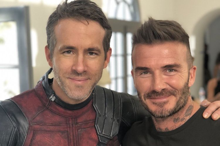 Aktor pemeran Deadpool, Ryan Reynolds, berfoto bersama David Beckham dan diunggah di akun media sosialnya, Jumat (10/5/2018). 
