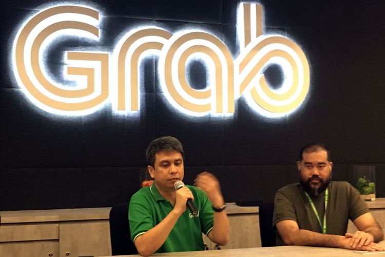 Managing Director Grab Indonesia Ridzki Kramadibrata (kanan) di kantor Grab Indonesia, Senin (21/5/2018).