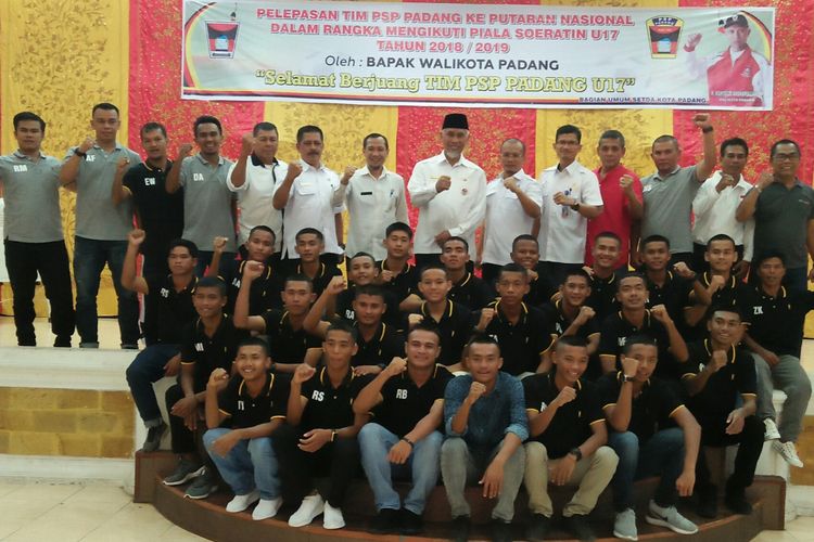 Para pemain PSP U-17 di rumah dinas Walikota Padang,  Rabu (23/1/2019) malam