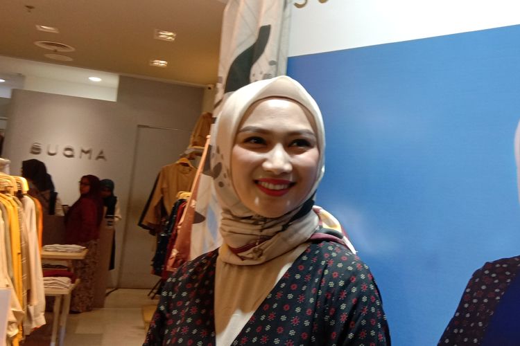Melody Laksani membuka kolaborasi busana muslim dengan merek SUQMA X Melody di Kota Kasablanka, Jakarta Selatan, Kamia (25/4/2019).