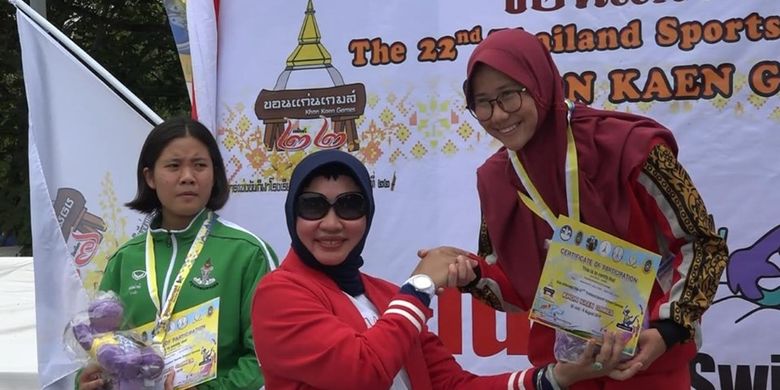 Suryati dengan Siti fauziah Karina peraih emas kedua Indonesia