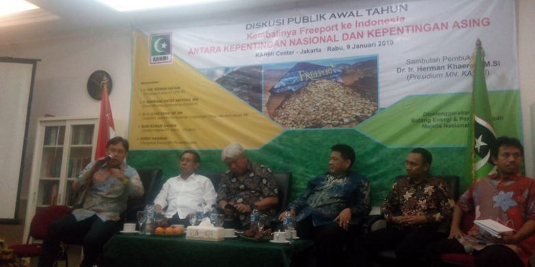 Direktur Utama PT Indonesia Asahan Aluminium (Inalum), Budi Gunadi Sadikin (kiri) jadi pembicara  dalam diskusi Kembalinya Freeport ke Indonesia, Antara Kepentingan Nasional dan Kepentingan Asing di Gedung Kahmi Center, Jakarta, Rabu (9/1/2019).