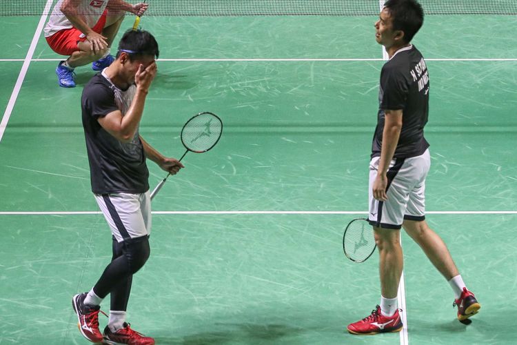 Ganda Putra Indonesia, Mohammad Ahsan - Hendra Setiawan bertanding melawan ganda putra Jepang, Takuro Hoki - Yugo Kobayashi pada pertandingan semifinal BliBli Indonesia Open 2019 di Istora Senayan Jakarta, Sabtu (20/7/2019). Ahsan - Setiawan melaju ke final setelah menang 17-21, 21-19, dan 21-17.