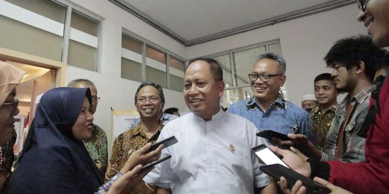 Menristekdikti usai konferensi pers Pengumuman PMDK-PN 2019 di Politeknik Negeri Semarang (16/4/2019).