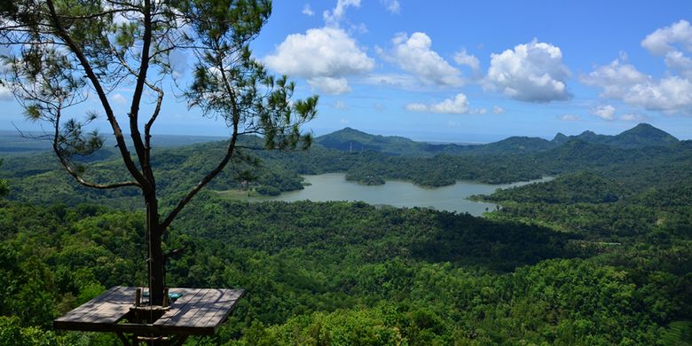 Tak ada alasan bahwa berwisata itu harus dengan kantong tebal dan waktu yang panjang. Yang pasti, desa-desa wisata di Indonesia asyik buat selfie dan diunggah ke Instagram. Yuuuk wisata ke desa!