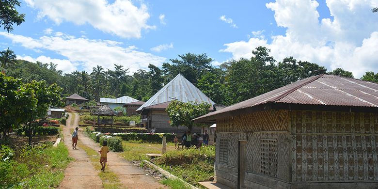 Perkampungan Tado, Desa Ranggu, Kecamatan Kuwus Barat, Flores Barat, NTT, Minggu, (31/3/2019). Ini destinasi wisata alternatif untuk menyaksikan proses produksi Gola rebok atau semut Kolang di luar kawasan Taman Nasional Komodo di Manggarai Barat. 