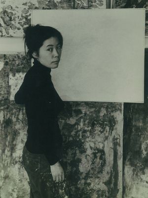 Kusama di studio miliknya tahun 1958, difoto oleh Ken Van Sickle