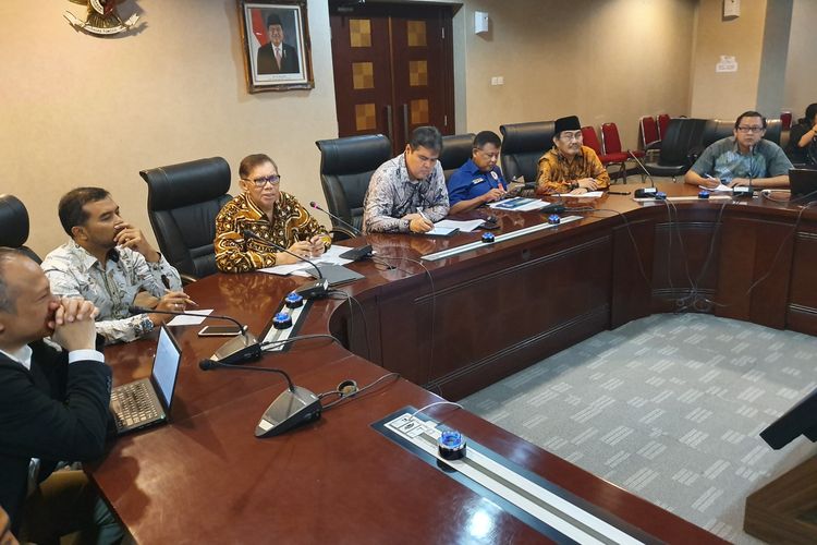Ketua KASN Sofian Effendi, Mantan Ketua MK Jimly Asshiddiqie dan Sekretaris Kemenpan-RB Atmadji dalam diskusi di Kantor Staf Kepresidenan, Jakarta, Rabu (27/3/2019).