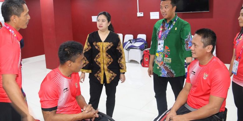 Menko PMK Puan Maharani usai menyaksikan langsung pertandingan babak penyisihan grup C badminton ganda putra Indonesia dan tunggal Lawn Bowl, Rabu (10/10/2018).