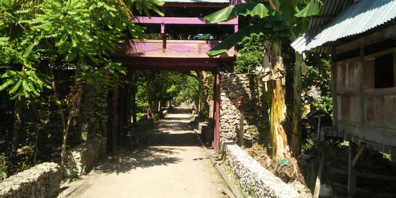 Gerbang Benteng Liya, warisan budaya Kesultanan Buton, di Pulau Wangi-Wangi, Waktobi, Sulawesi Tenggara.