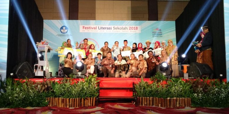 Festival Literasi Sekolah (FLS) telah berakhir hari ini, Rabu (31/10/2018). Seremoni penutupan rangkaian acara secara resmi ditutup Direktur Pembinaan SMA (PSMA) Purwadi Sutanto.