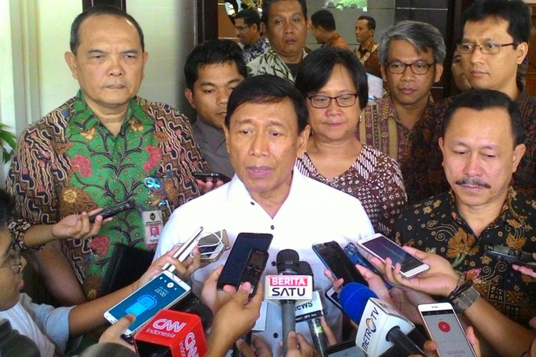 Menteri Koordinator Politik, Hukum, dan Keamanan (Menko Polhukam) Wiranto di Kantor Kemenko Polhukam, Jakarta, Jumat (2/3/2018)
