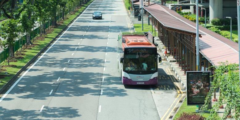 Bus dengan atap hijau