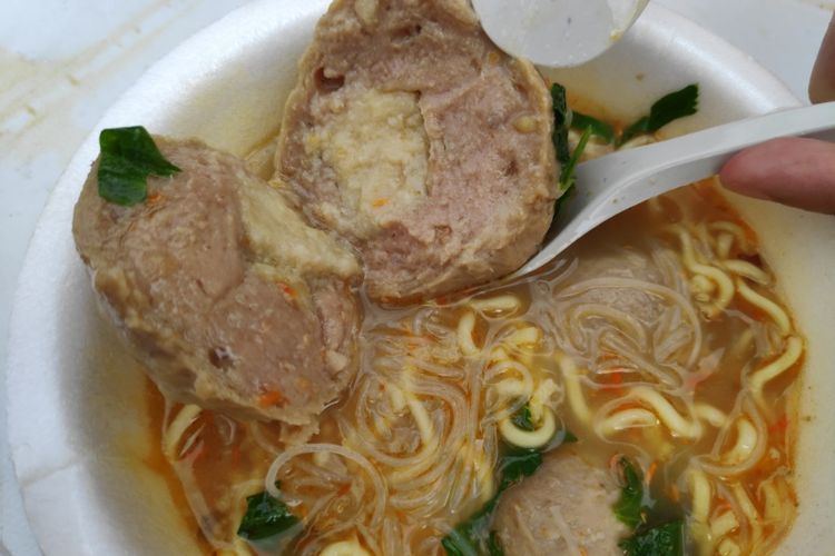 Bakso durian dari Bakso Bom, di Medan, Sumatera Utara.