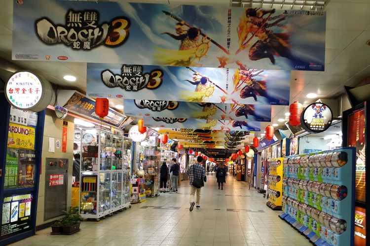 Sudut khusus yang menjual pernak-pernik game di Taipei City Mall, Taipei, Taiwan, Senin (18/2/2019). 
