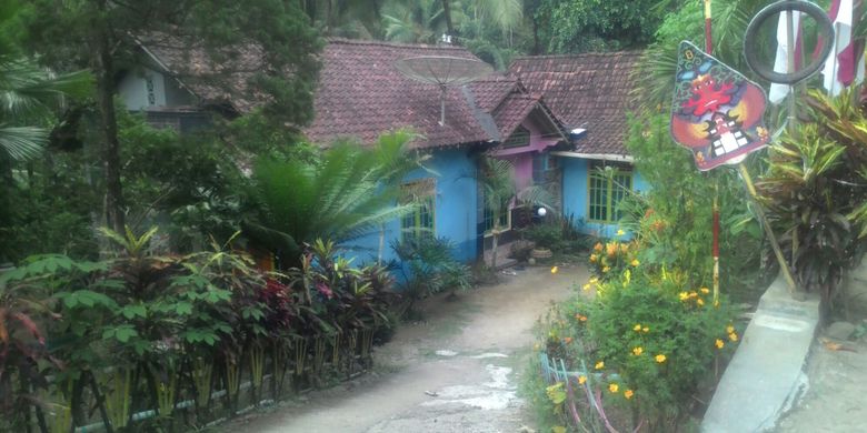 Desa yang asri di Dusun Segajih, Desa Hargotirto, Kecamatan Kokap, Kulon Progo, Yogyakarta, Senin (28/5/2018). Di sini, puluhan rumah menjadi homestay bagi wisatawan yang ingin menikmati pengalaman hidup sebagai orang desa.