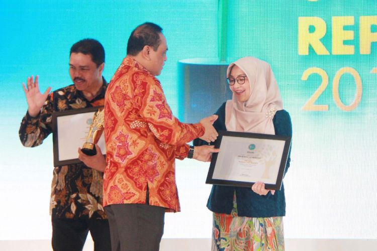 Srikandi Utami, Managing Director Allianz Syariah saat mewakili manajemen Allianz menerima penghargaan Asuransi Syariah Terbaik 2018, Kamis (8/11/2018).