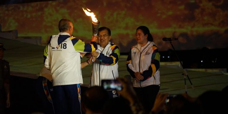 Menko PMK Puan Maharani, Rabu (18/7/2018) malam, mendampingi Wakil Presiden RI Jusuf Kalla menghadiri konser Torch Relay Asian Games 2018 di Pelataran Candi Prambanan, DI Yogyakarta. 