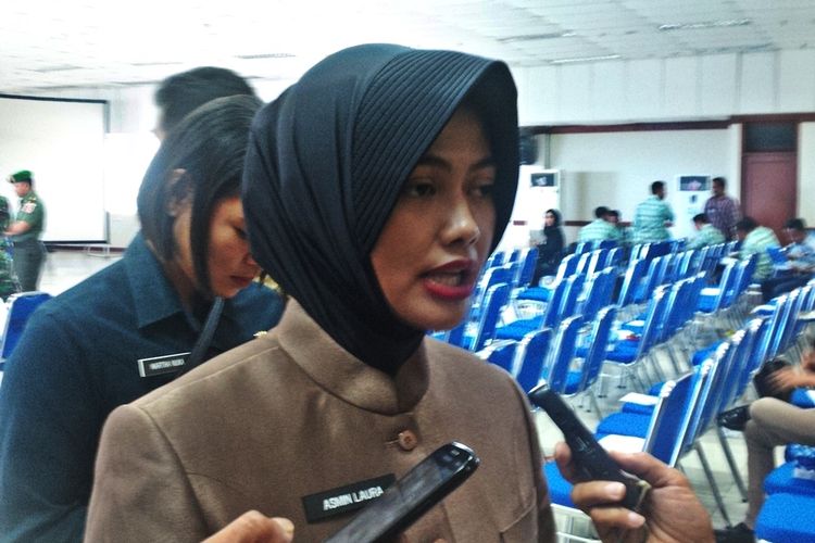 Bupati Nunukan Asmin Laura Hafid menanggapi soal KM Egon yang baru tiga bulan menyinggahi Pelabuhan Tunontaka Nunukan terpaksa berhenti sandar di wilayah perbatasan karena sepinya penumpang. 