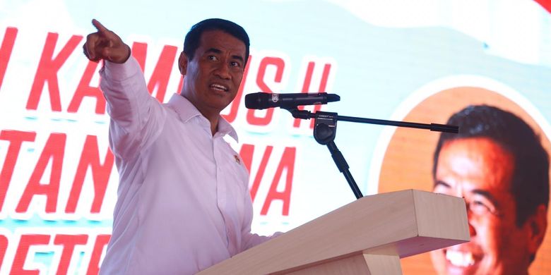 Menteri Pertanian (Mentan) Andi Amran Sulaiman saat membuka peresmian  Kampus II Bone Politeknik Pembangunan Pertanian (Polbangtan) Gowa di Bone, Sulawesi Selatan, Senin (4/8/2019) pagi. 