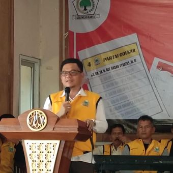 Caleg Golkar Ace Hasan Syadzily saat berkampanye