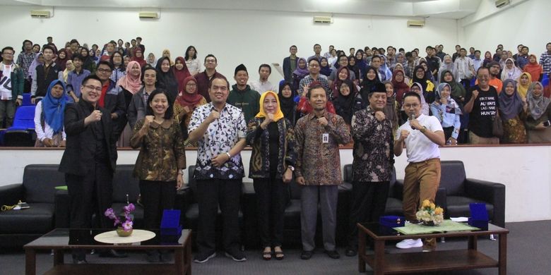 Kemkominfo bersama Otoritas Jasa Keuangan (OJK) saat Kuliah Tamu Pojok Literasi Institut Teknologi Sepuluh Nopember (ITS) di Auditorium Pascasarjana ITS, Kamis (9/5/2019).