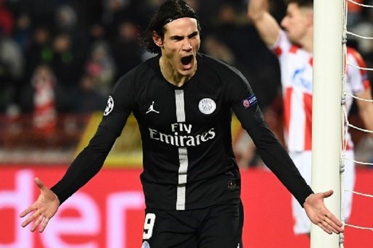 Edinson Cavani merayakan golnya pada laga Red Star vs PSG di Stadion Rajko-Mitic dalam partai pamungkas Grup C Liga Champions, 11 Desember 2018. 