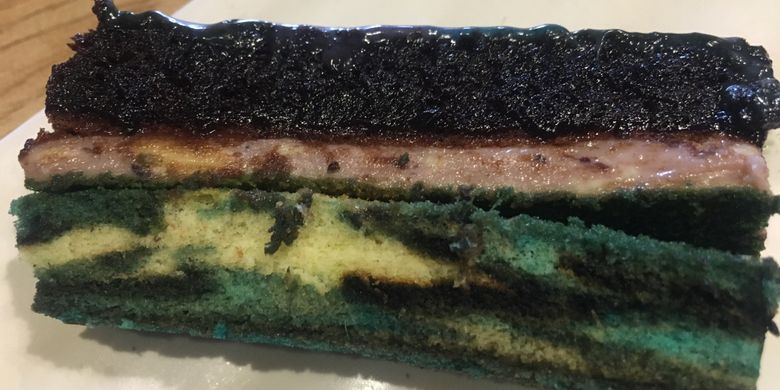 Galaxy cake salah satu varian kue dari Cakekinian di Bekasi, Kamis (28/12/2017).