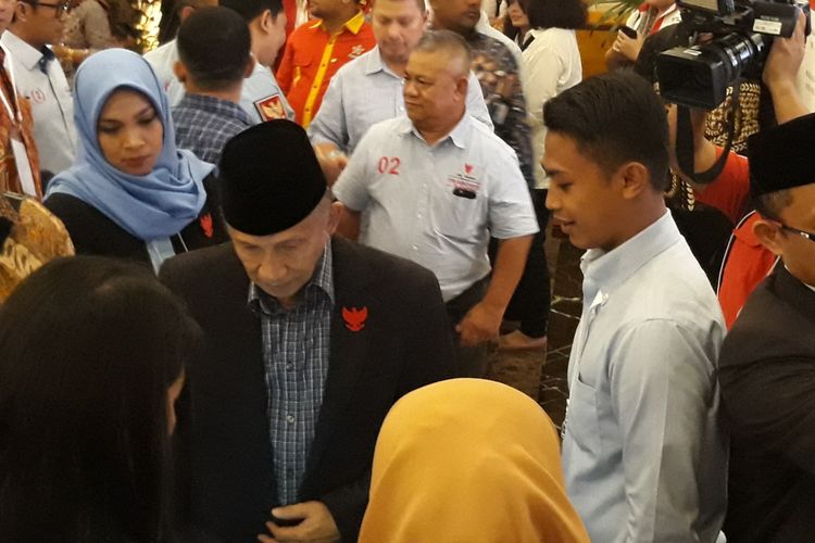 Ketua Dewan Kehormatan Partai Amanat Nasional (PAN) Amien Rais tampak menghadiri lokasi debat kedua calon presiden di Hotel Sultan, Jakarta, Minggu (17/2/2019). 