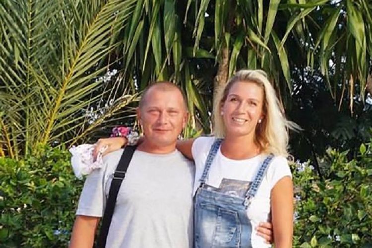 Pasangan Alexander (44) dan Anna Ovchinnikova (37).