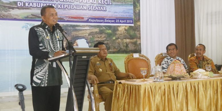 Direktur Jenderal Pengelolaan Ruang Laut, Brahmantya Satyamurti Poerwadi dalam acara Sosialisasi Pengelolaan Pulau-pulau Kecil, di Baruga Rujab Bupati, Kepulauan Selanyar, Senin (23/4/2019)
