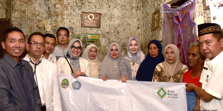 Ketua Tim Penggerak (TP) PKK Provinsi Jawa Barat Atalia Praratya Kamil saat membuka kegiatan Buka Berkah Ramadan 1440 Hijriah di Masjid Agung Kabupaten Cianjur, Rabu (8/5/19).